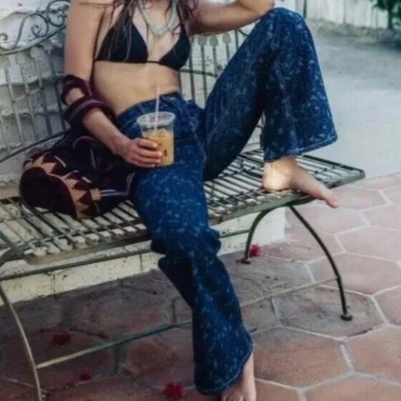 Urban Outfitters BDG Low Rise Flare Jeans - Size 24 - Picture 6 of 12